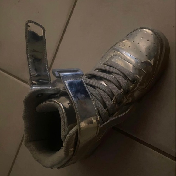 Silver sneakers - LED Light up sneakers - women - Picture 4 of 8